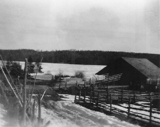 Kuvassa vanha mylly/saharakennus. Kuva on luultavimmin 1950 luvun alussa otettu.